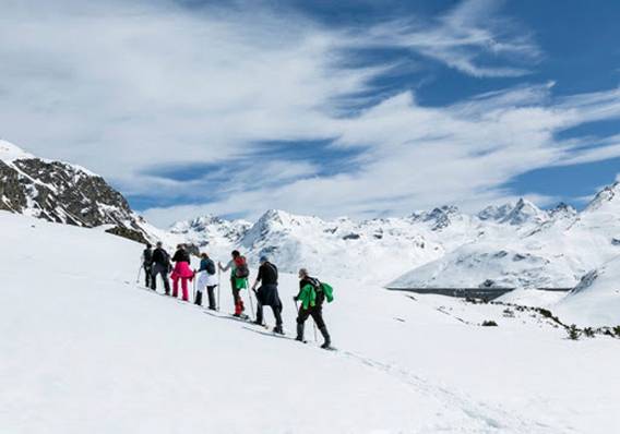 Bild zu Auf leisen Sohlen - Schneeschuhwandern im Montafon