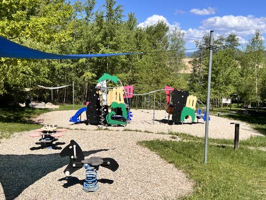 Fledermaus-Skulpturenweg und Fledermaus-Waldspielplatz
