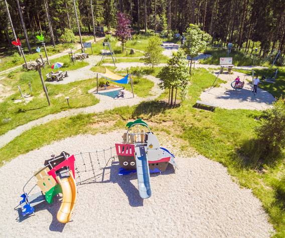 Bild zu Fledermaus-Waldspielplatz in Rinchnach