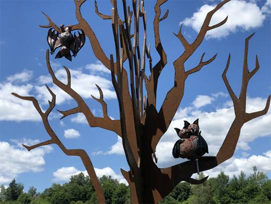 Fledermaus-Skulpturenweg und Fledermaus-Waldspielplatz