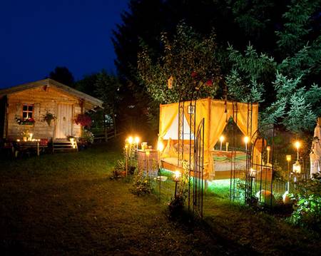 Übernachtung im Garten-Himmel-Bett