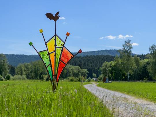Fledermaus-Skulpturenweg und Fledermaus-Waldspielplatz